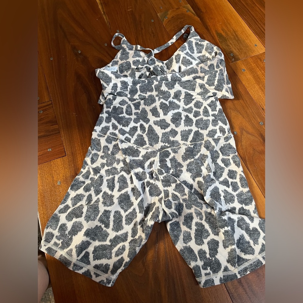Aerie leopard print biker shorts and sports bra size large in both - Picture 4 of 6